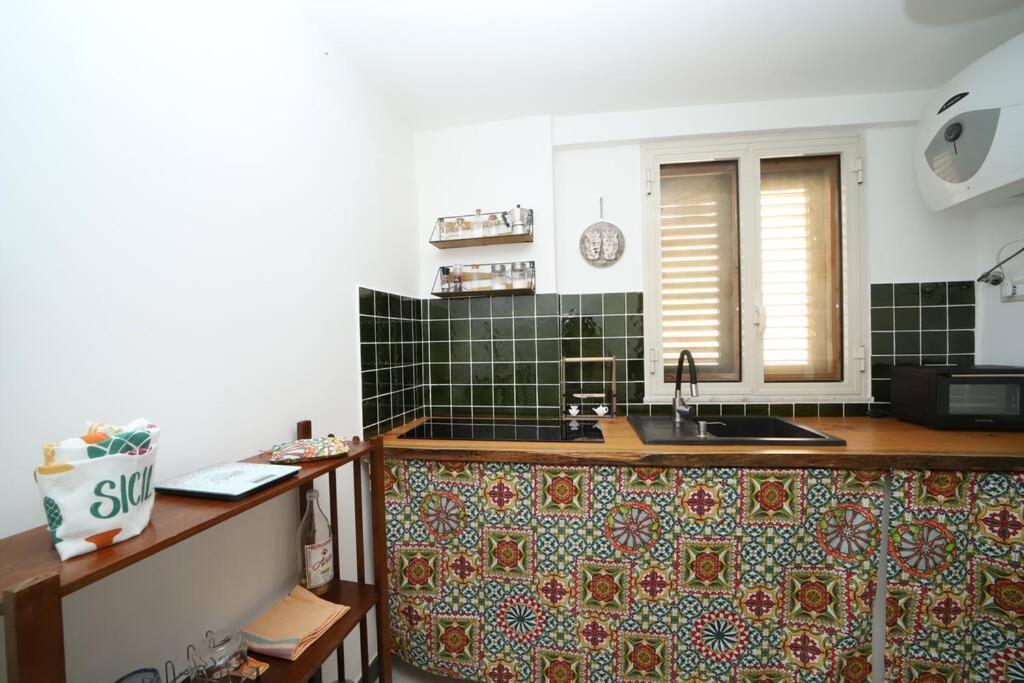 Appartamento Colonna House Casa Tra La Zisa E La Cattedrale Palermo Esterno foto